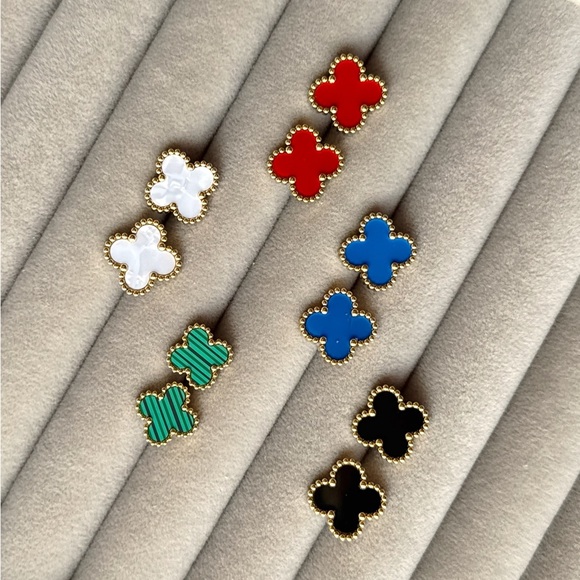 Black Clover Earrings Stainless Steel - Picture 4 of 8